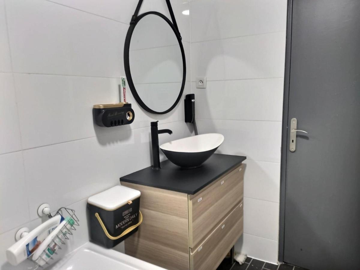 Chambre Privee 23M - Canape Lit - Wifi - Appart 120M Woippy Kültér fotó